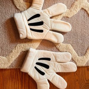 Mickey Mouse hands